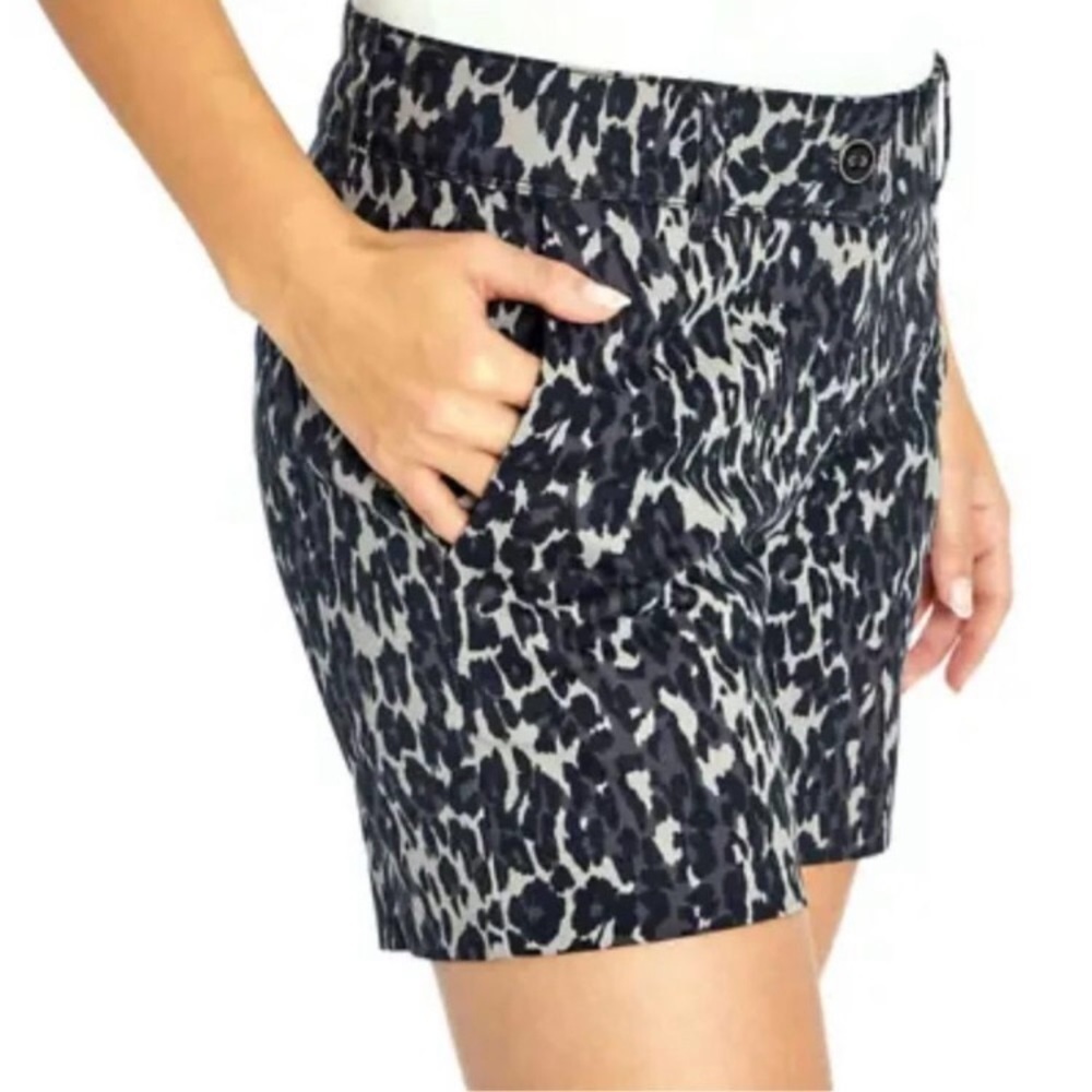 Isaac Mizrahi Plus New York Women's Leopard Animal Print Tailored Shorts 16